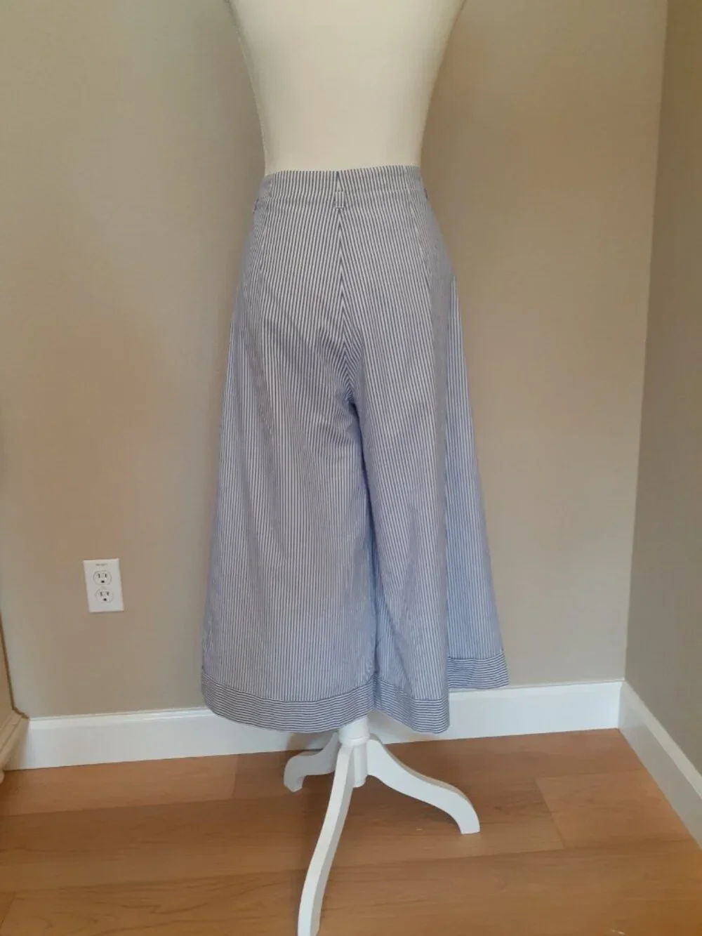 J. Crew Wide Leg Lined Cropped Pants - Picture 2 of 15